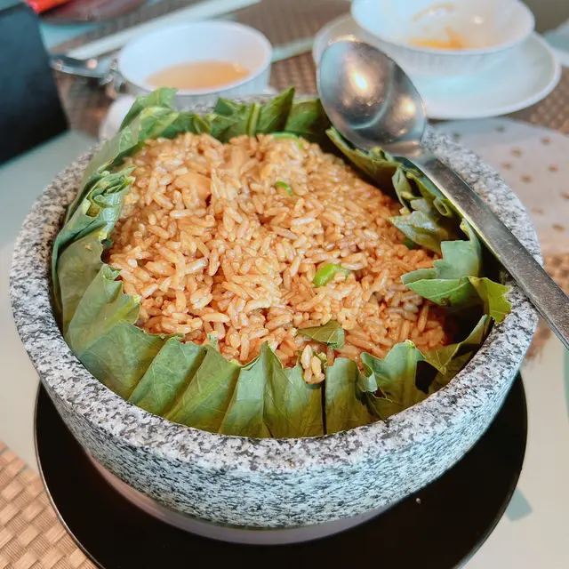 荷香鮑汁雞粒燜飯