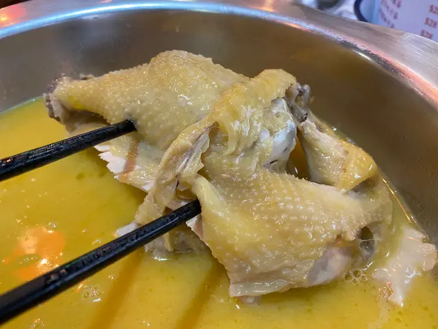 濃厚原隻雞煲花膠湯