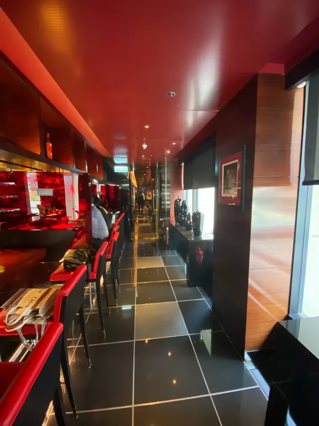 LE JARDIN就好似正規 Dining Table，大概有8至10張枱，真係可以望住平台花園嘅座位。