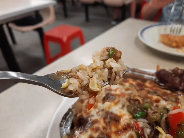 黑椒焗牛柳粒飯