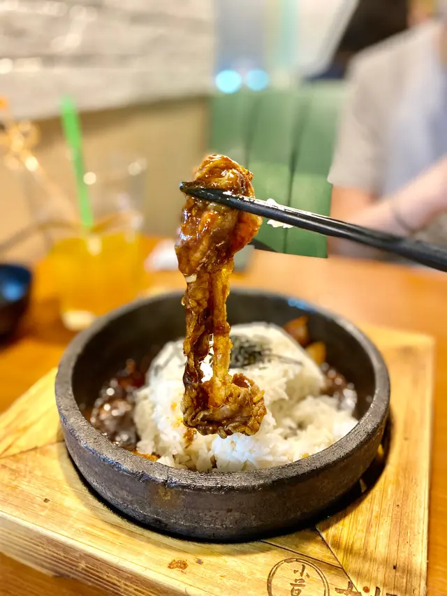 黑椒味噌封門牛柳石鍋飯
