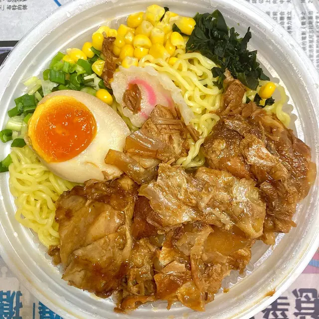 汁煮豬軟骨拉麵(豬骨湯)