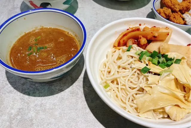 阿荔特濃沙嗲車仔沾麵