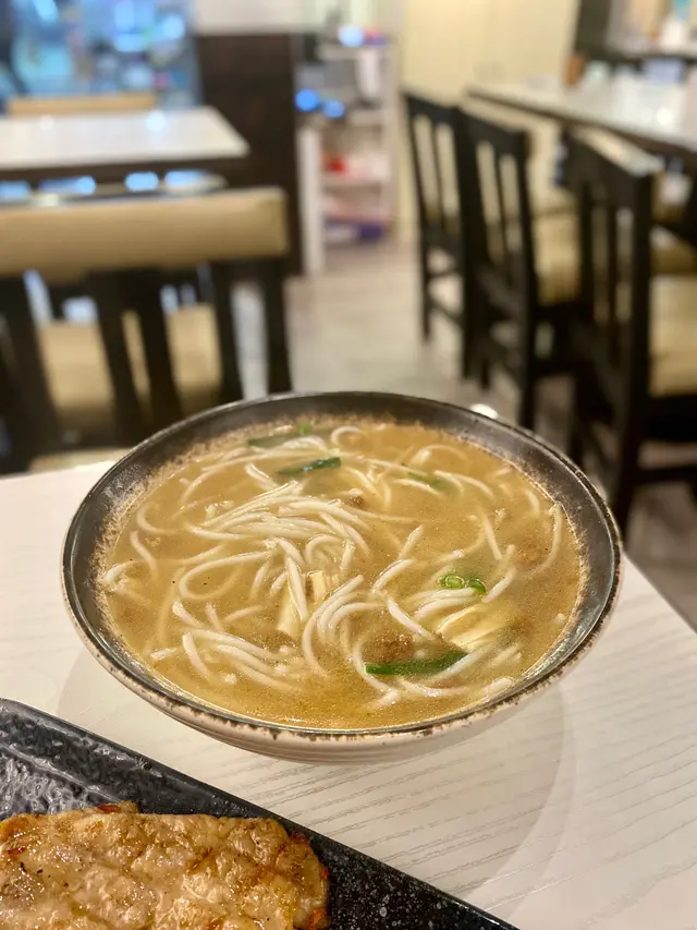 香煎豬扒湯米線