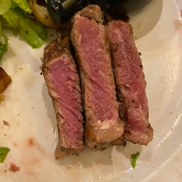 美國安格斯西冷牛扒配紅酒燒汁