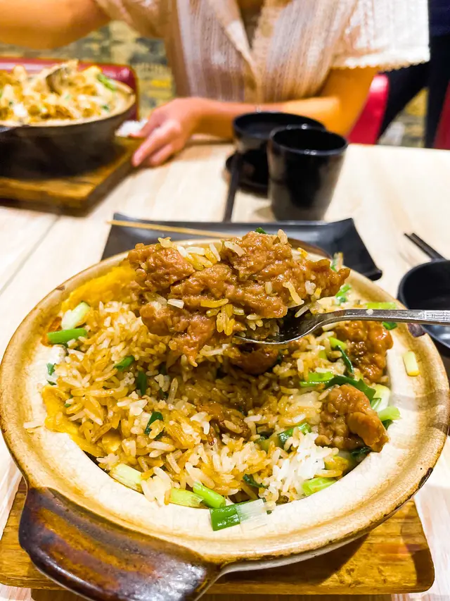 窩蛋牛肉煲仔飯