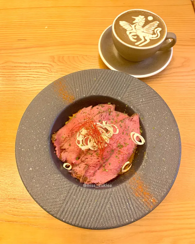 香月園焙茶鮮奶 & 慢煮美國安格斯牛板腱新奥爾良飯