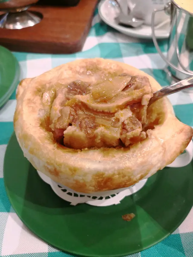 招牌港式牛尾羅宋湯