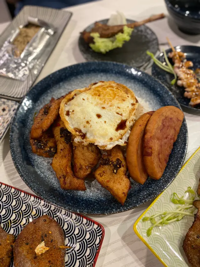 麻辣豬扒豉油蛋飯