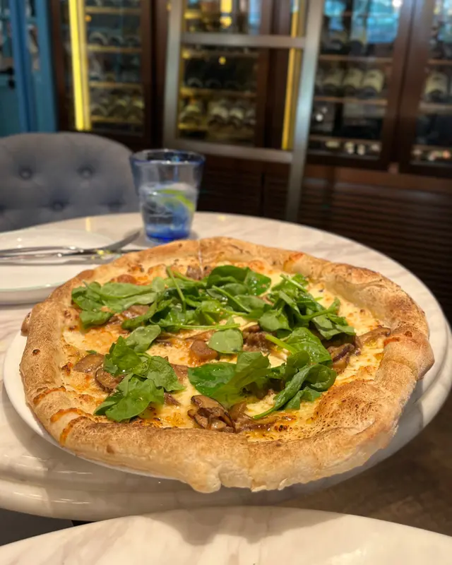 Pizza tartufo provola cheese & porcini mushroom