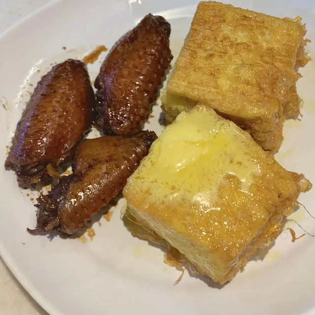 瑞士雞翼配迷你西多士