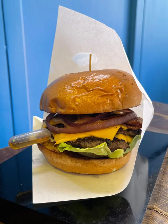 威士忌雙重芝士手打和牛漢堡