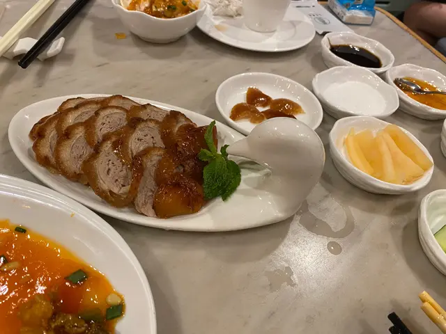 片皮鴨、松子魚