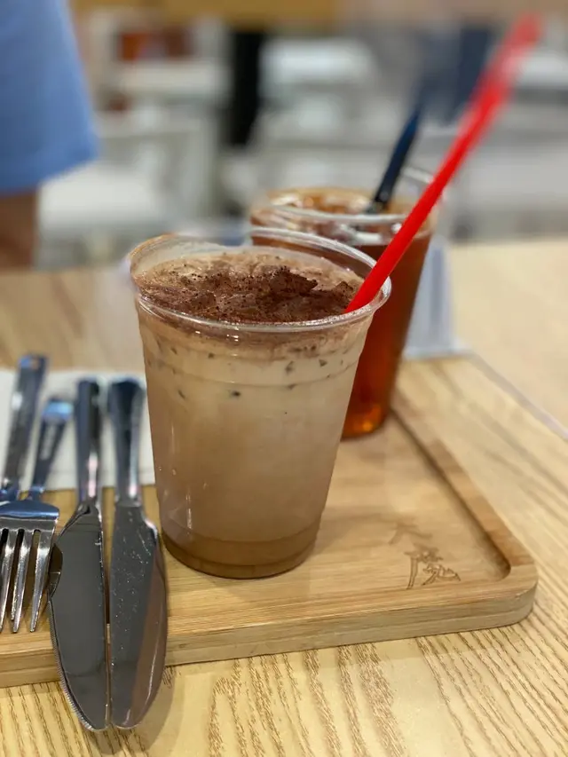 朱古力奶泡咖啡+凍檸茶