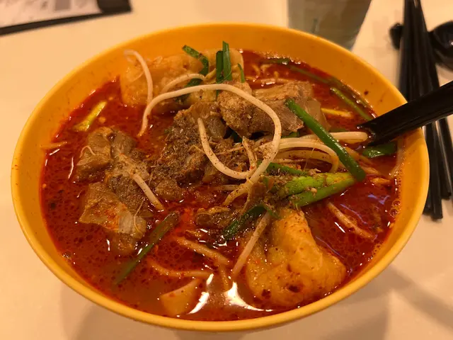 豬軟骨寬麵