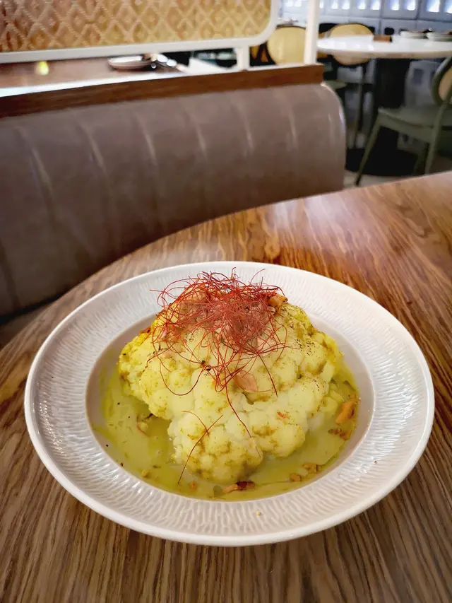 烤原個椰菜花配青咖哩醬