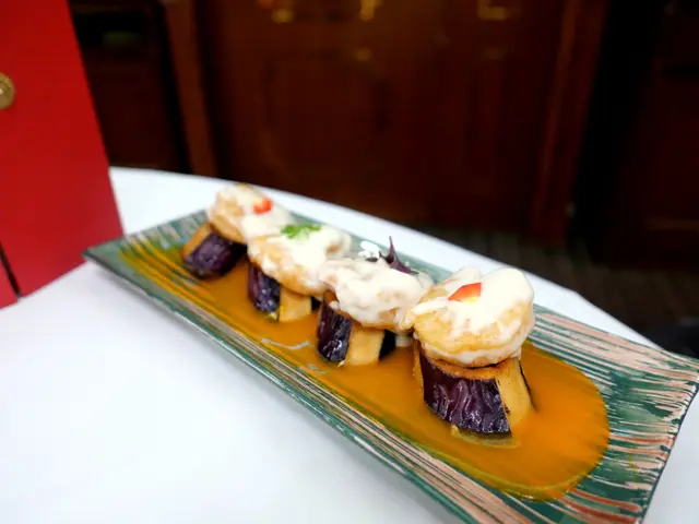 黃金沙律汁蝦球