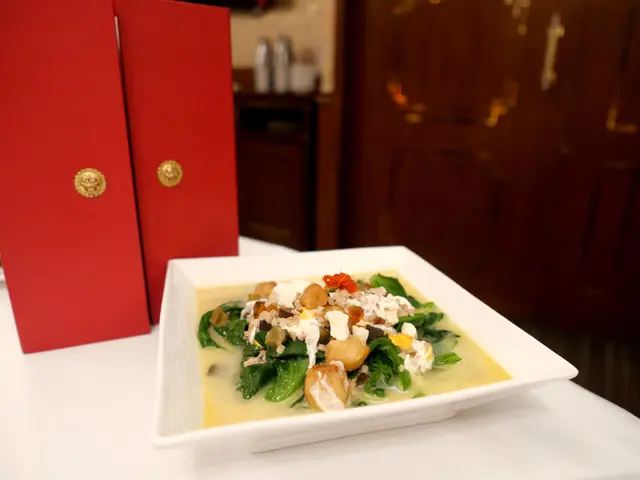 金銀蛋濃湯浸木耳菜