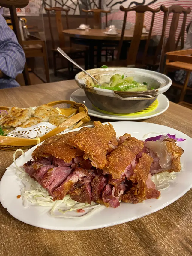 原隻脆皮炸豬手