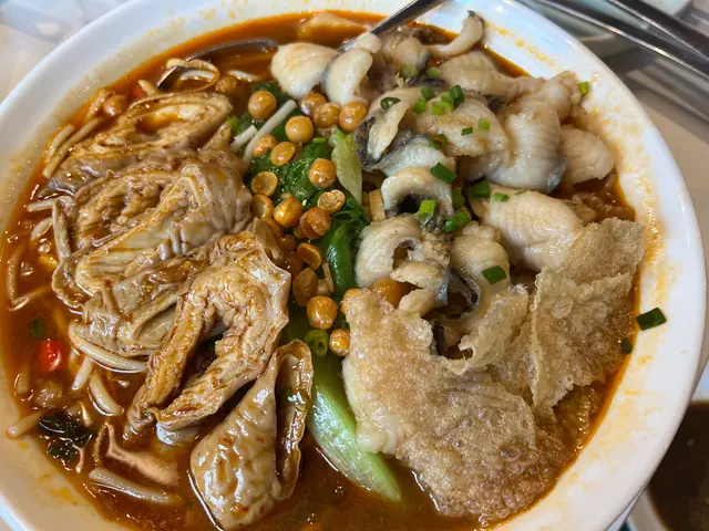 肥腸  酸菜魚米線