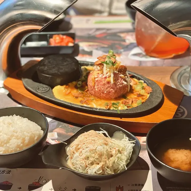 芝士蛋蒜和牛漢堡扒