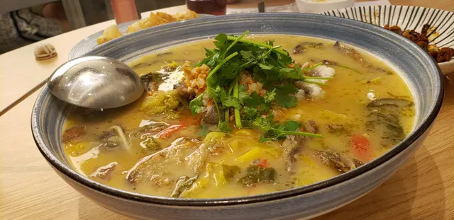 一大窩呈上 可四人食都得
