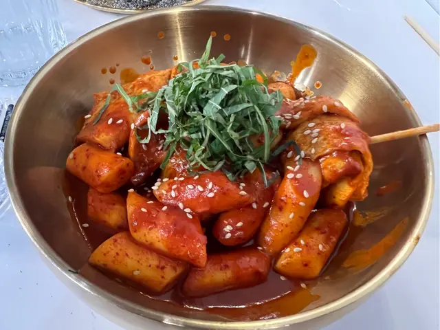 香辣口味,最驚喜是除了年糕,還有魚糕串及鵪鶉蛋