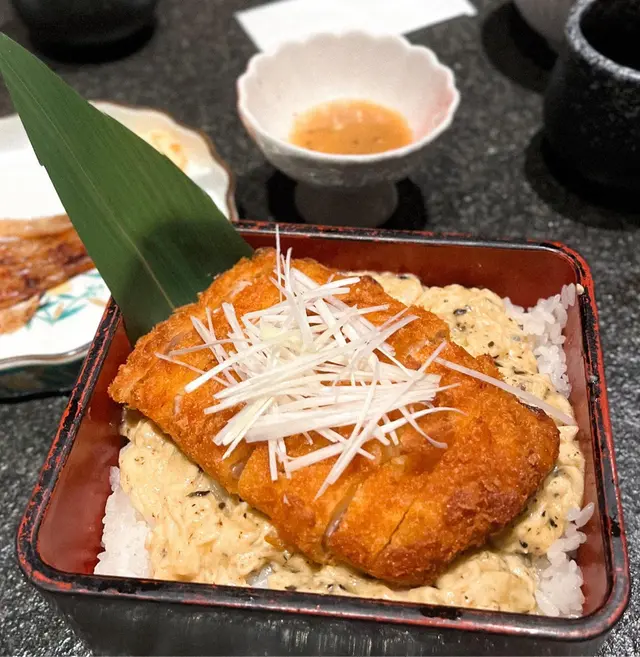 黑松露滑蛋豬扒丼