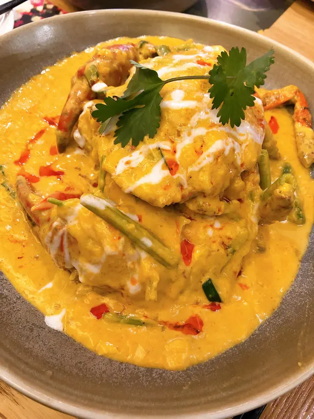 泰式蛋咖喱炒原隻肉蟹 