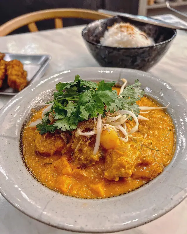 紅咖哩豬腩飯