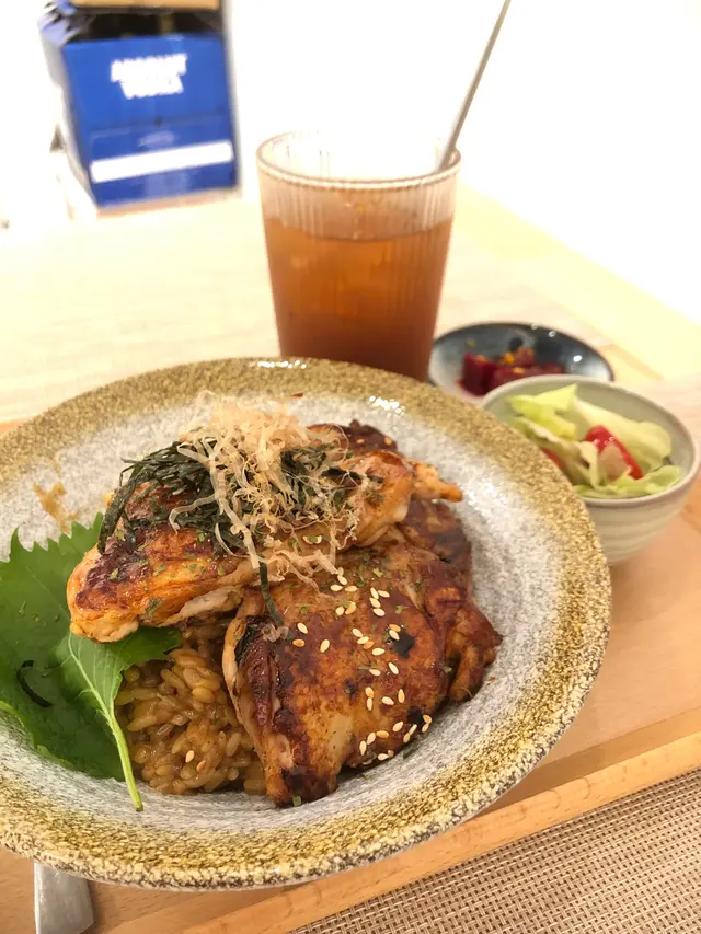 勁好味,每一粒飯都滿佈鰻魚汁~ 雞扒juicy