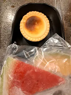 冰凍西瓜蜜瓜同埋芝士撻,任食火鍋店真係好少見。