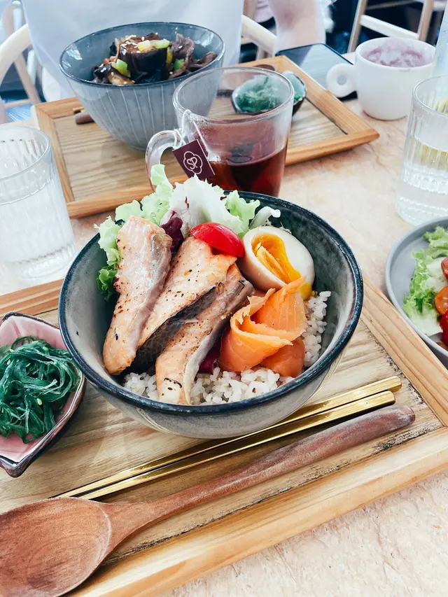 三文魚加煙三文魚丼