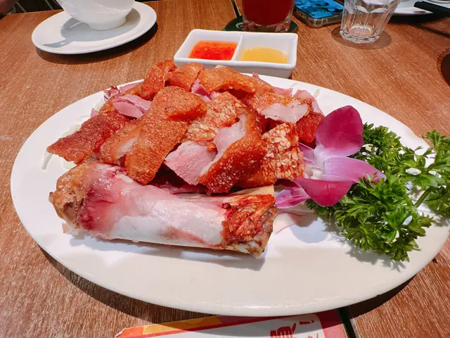 楚撚記原隻脆皮炸豬手