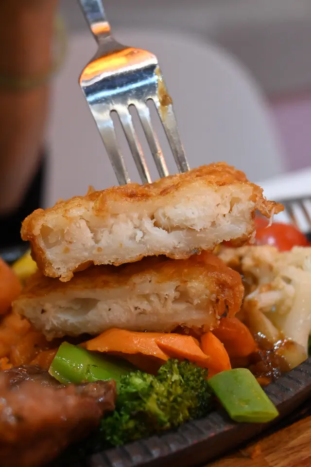 炸鱈魚拼雪花牛肩扒