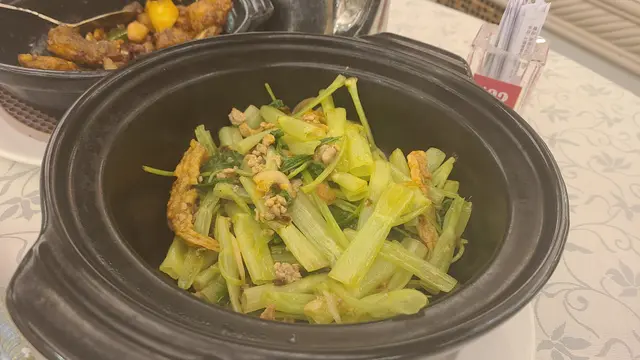 蝦乾啫啫通菜煲