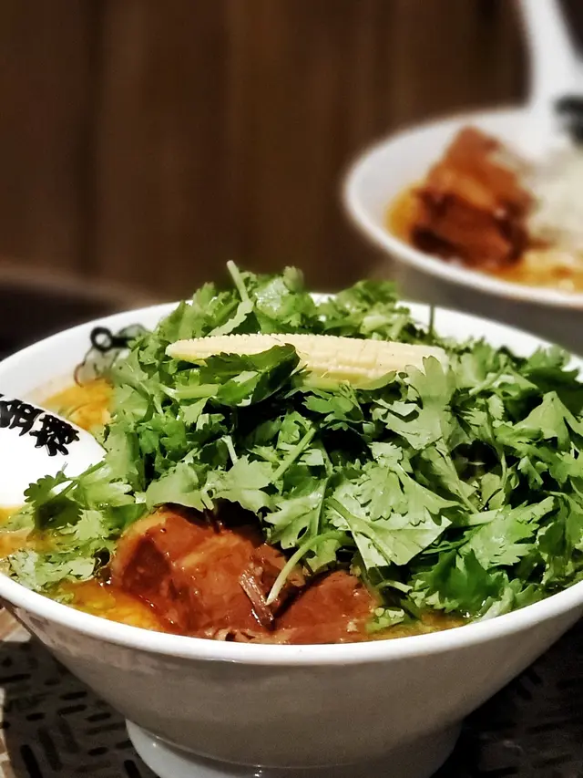 芫茜辣麻味噌拉麵
