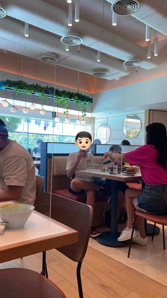 環境氣氛都不錯，播著柔和的音樂