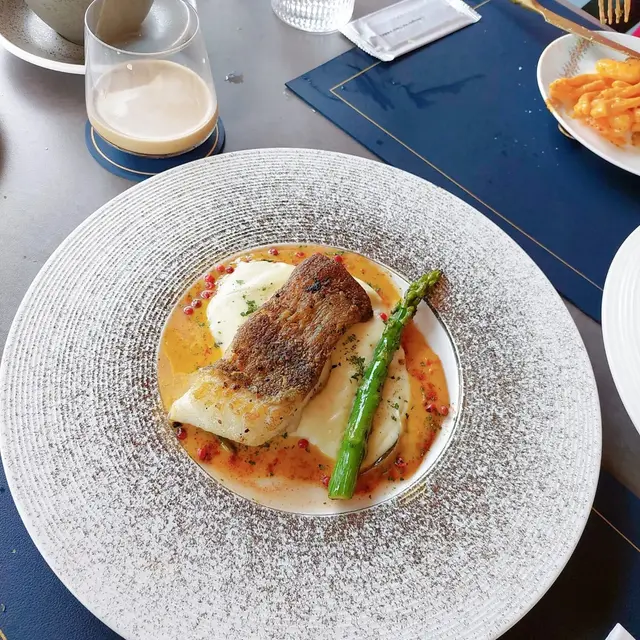 香煎紐西蘭比目魚 配 泡椒蛋黃醬