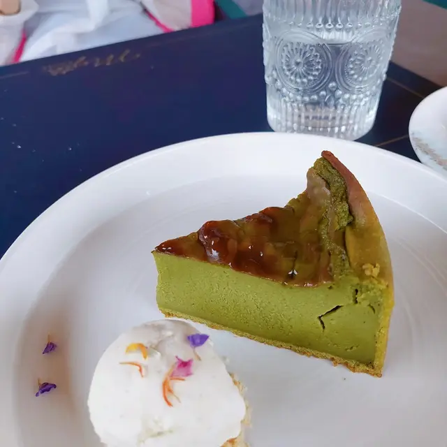 Homemade綠茶蛋糕配呍呢嗱雪糕