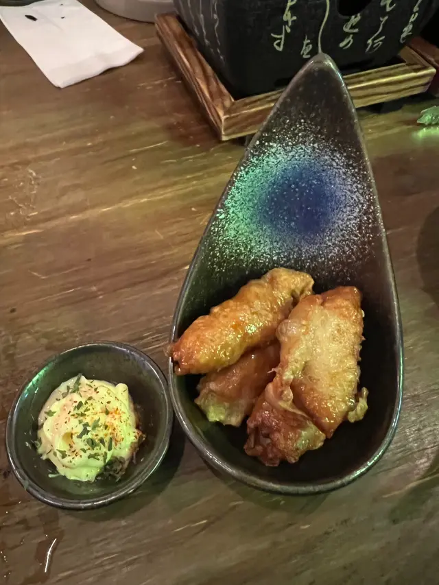 雞皮餃子會跟沙律醬