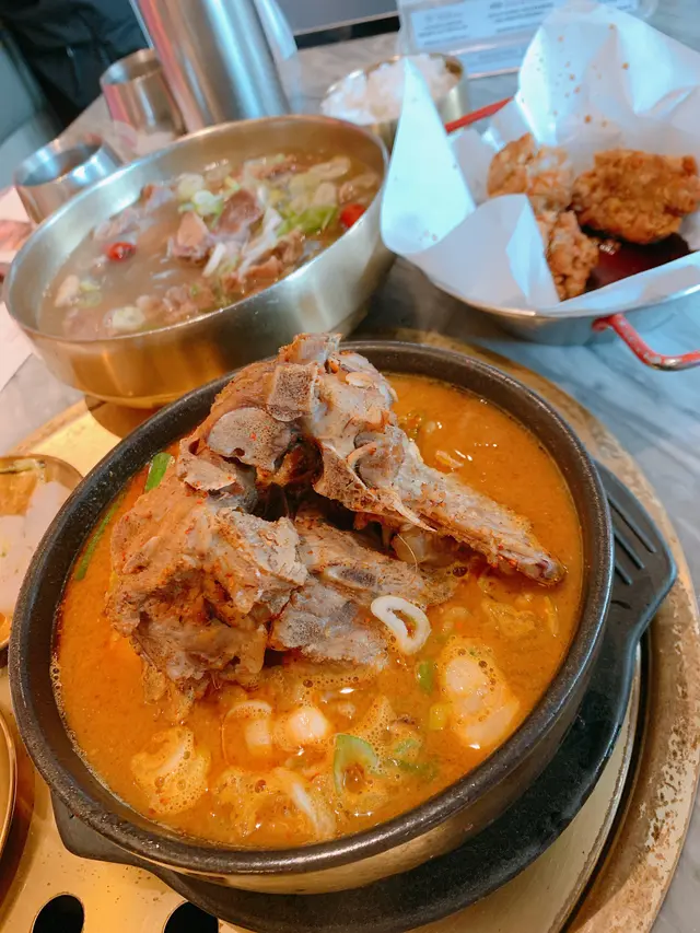 脊骨土豆鍋配飯