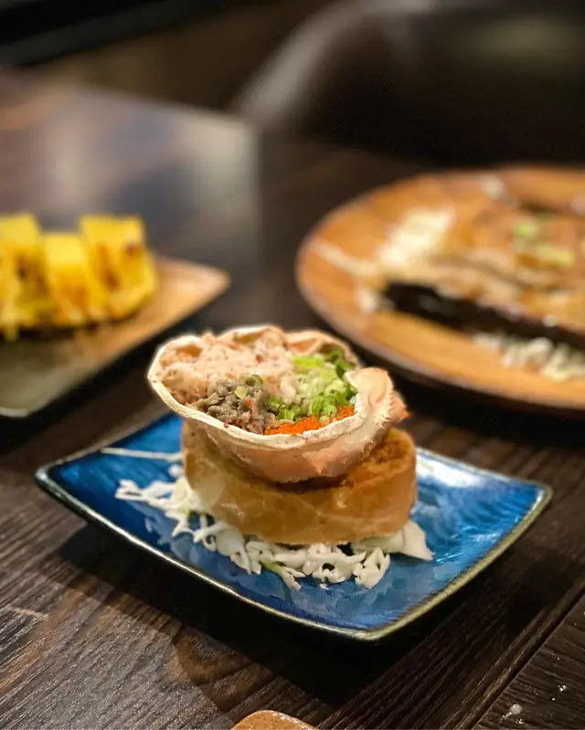 蟹肉甲羅燒配蒜蓉包