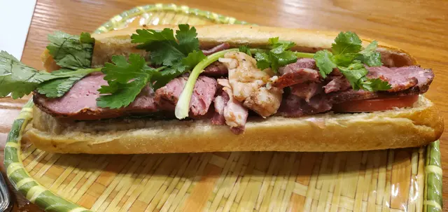 榆越招牌越式法包