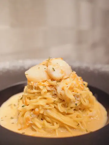 蟹肉带子咸蛋黄自家制意大利面