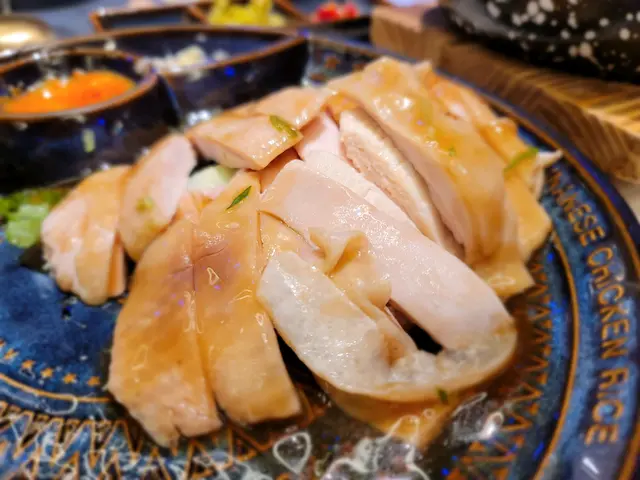 中份已有近廿件美味嫩滑雞,抵食。