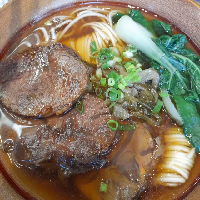 牛肉是偏硬身,有咬口果隻