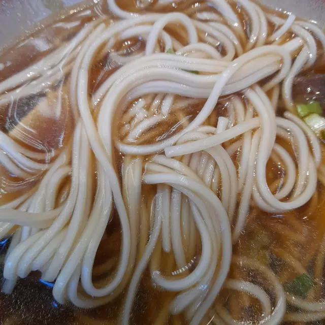 麵質係唔錯,幾特別,但麵未熟透,所以仲黐埋一齊