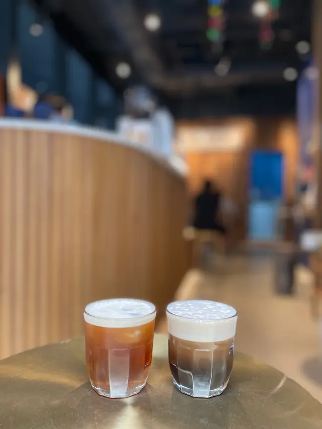 冷萃銀菊咖啡 $𝟜𝟡 和 氮氣沖泡五花茶 $𝟜𝟝