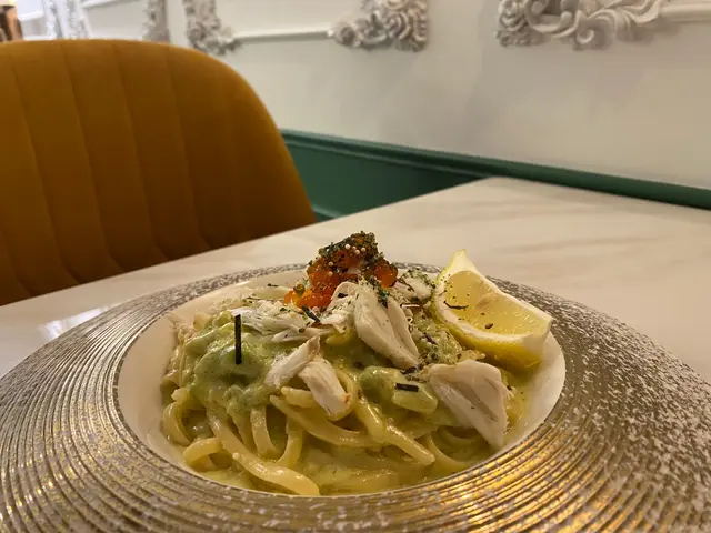 牛油果蟹肉忌廉闊條麵